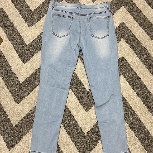 Pretty little thing ripped jeans - Picture 2 of 3